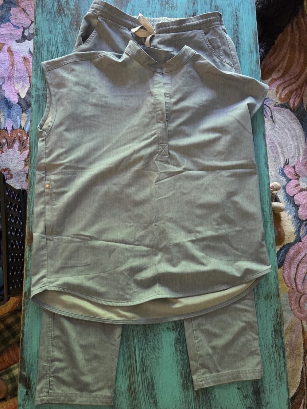 Figs Womens Small Heather Blue Scrub Set
